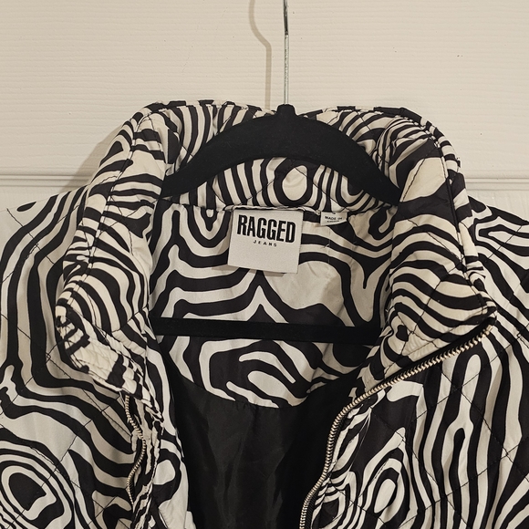 The Ragged Priest Simulation Coat - Picture 7 of 7